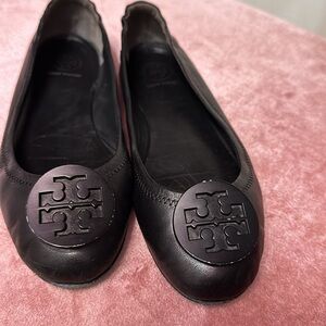 Preloved Tory Burch mini travel ballet. Sz 8. Black